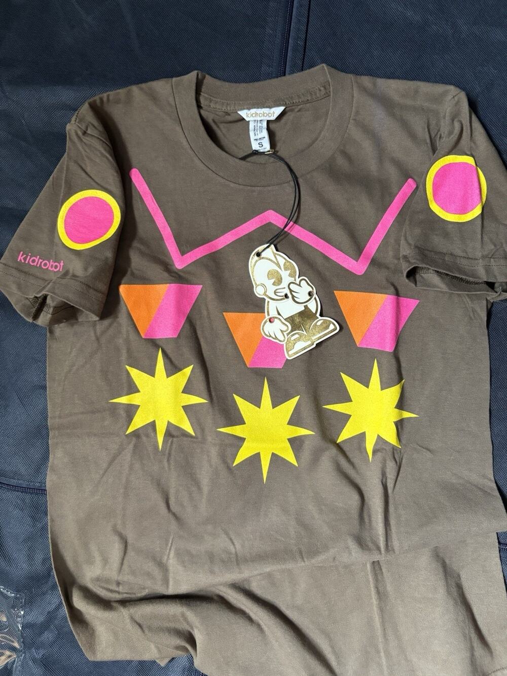 Vintage KidRobot Baby Tee T-shirt Womens Size Small KTR Medala Graphic artsy